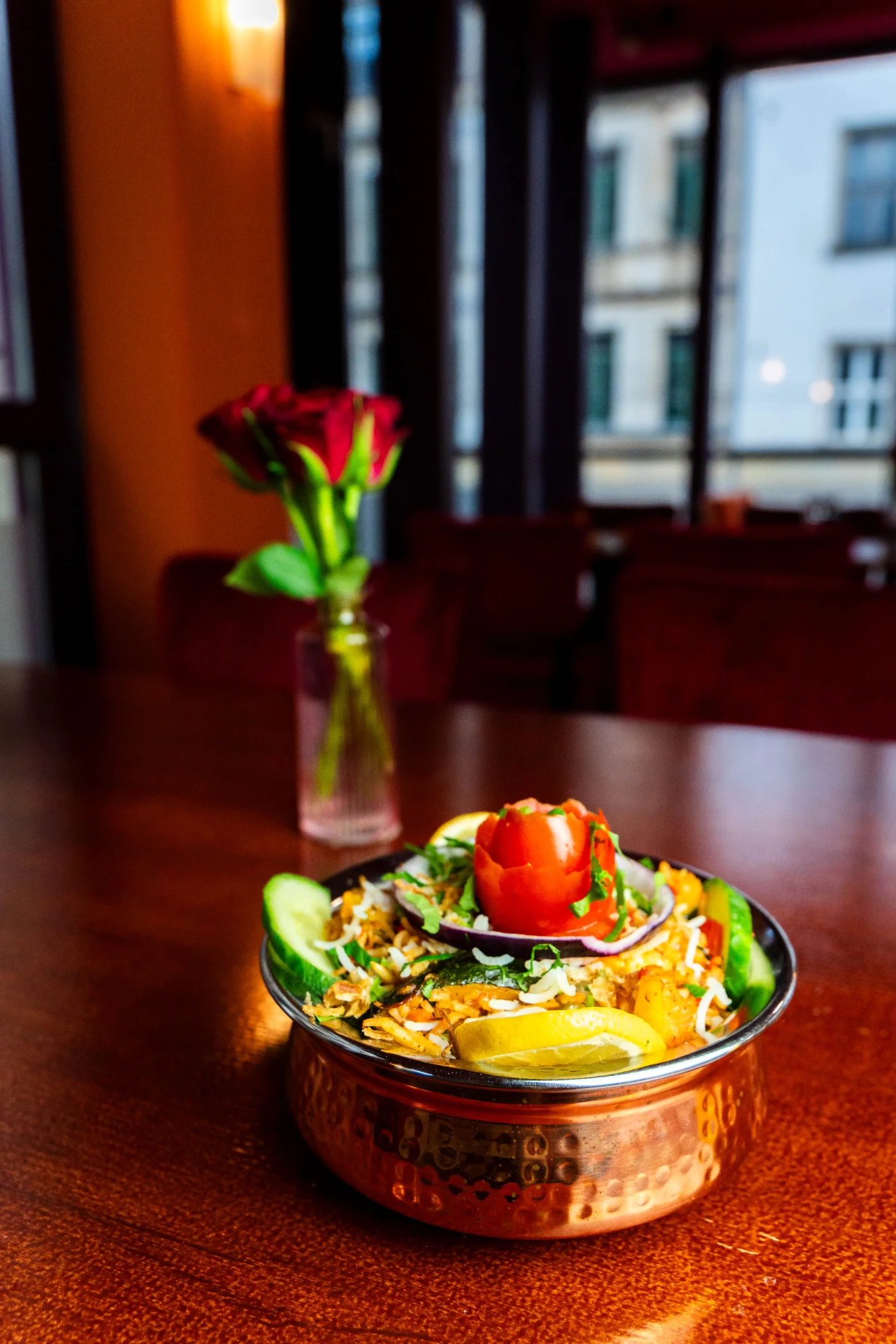 Sanjha Tadka – Rosen und Interieur